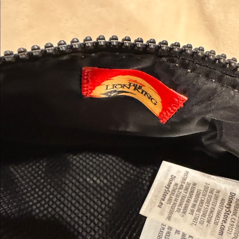 Disney The Lion King black Simba packable hip pack/crossbody bag NWOT - Picture 4 of 8